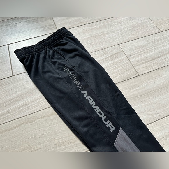 Under Armour pants in black/gray, size 6 - Picture 4 of 8
